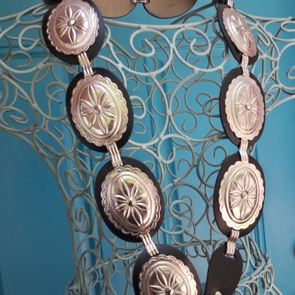 Vintage Conch Belt Boho Western Silver Metal and Leather Belt Country - Picture 8 of 17